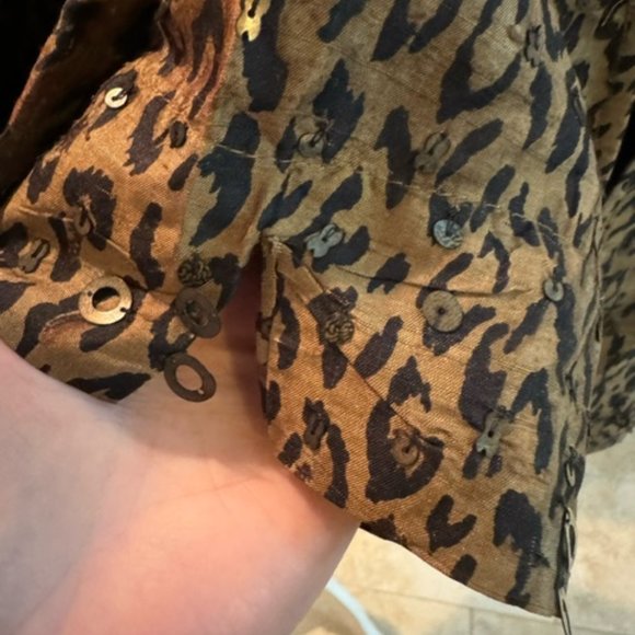 Chico's Sz 1 Women's Lightweight blazer. Animal Print. Silk/polyester - Picture 9 of 9